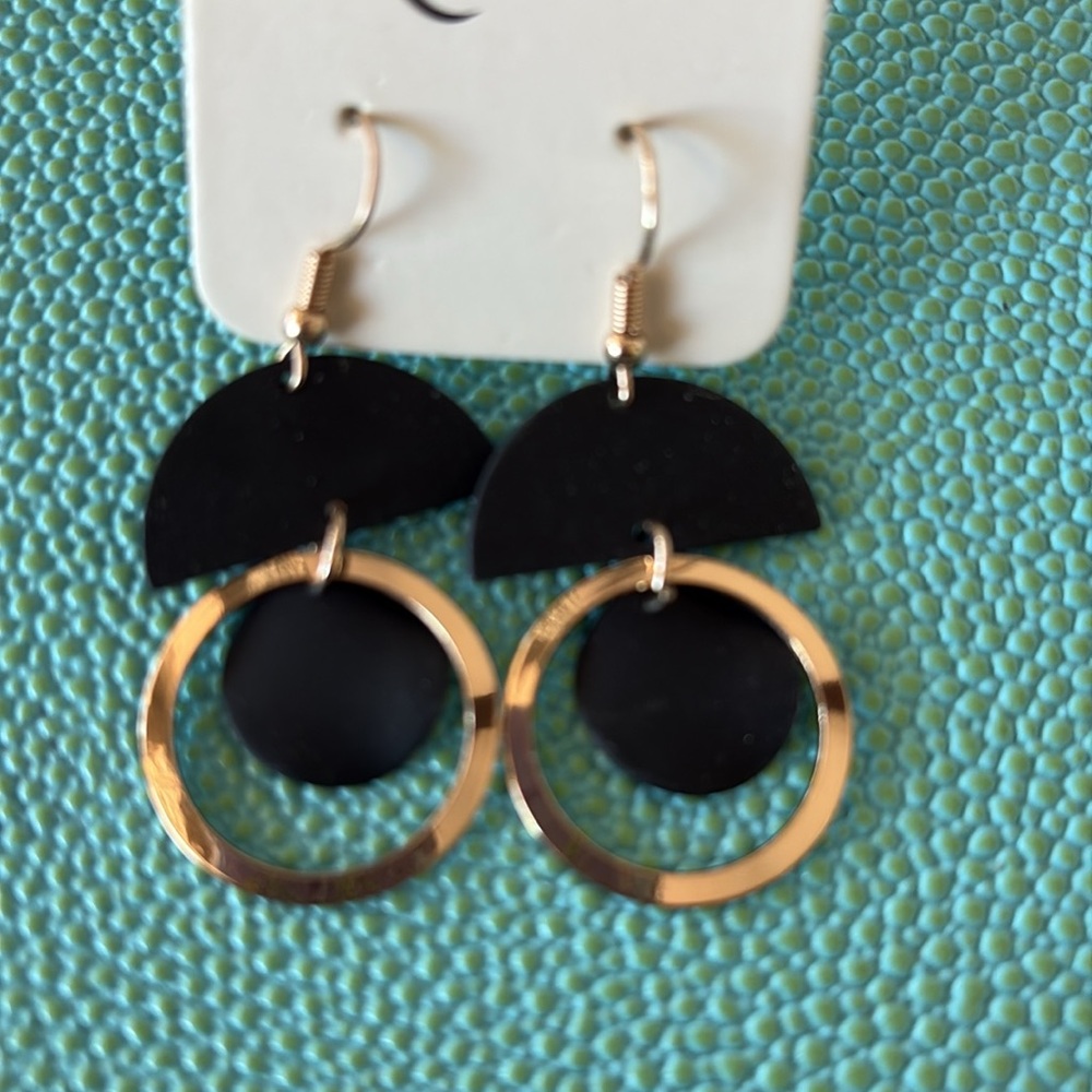 NWT. Black and Gold Geometric Dangle Earrings